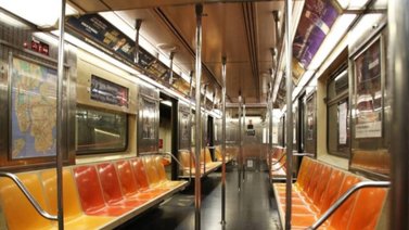 Metro de Nueva York tiene prohibida esta práctica para inmigrantes dentro de sus instalaciones: puede ir detenido