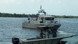 Guardia Costera intercepta "narcosubmarino" con tres toneladas de droga: hay cuatro detenidos