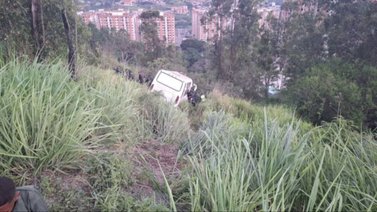 Autobús de la GNB cae por un precipicio en la Autopista Regional del Centro: al menos 29 efectivos heridos