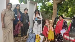 Madre rusa vivía escondida con sus dos hijas en unas cuevas en India: fueron halladas durante una inspección de rutina