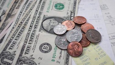 ¡Más deducciones fiscales! Trabajadores de EEUU que reciben propina deberán ajustar sus declaraciones de impuesto