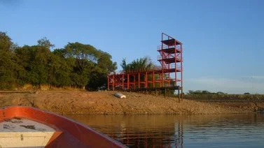 En video| Se lanza desde un mirador a una represa en Barinas y hiere de gravedad a un joven: se requieren $13.000 para operarlo