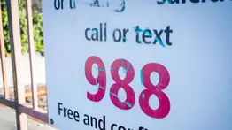 ¡Alerta para la comunidad LGBTIQ+! Trump toma medida contra línea de asistencia: ahora corren grave peligro