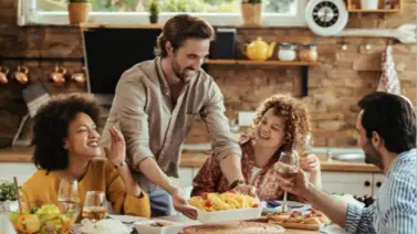 ¡Alerta de la Clínica Mayo! Este es el mejor sitio para comer: un hábito que protege todos los aspectos de tu salud ¡Alerta de la Clínica Mayo! Este es el mejor sitio para comer: un hábito que protege todos los aspectos de tu salud