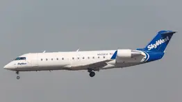 pasajero-intenta-abrir-puerta-emergencia