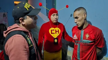 ¡Insólito! "El Chapulín Colorado" captura delincuentes en Perú