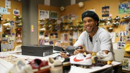 Ronaldinho revive su magia con Nike: así es el nuevo “Touch of Gold” estilo urbano
