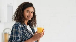 Purifica tu organismo con este milagroso batido a base de zanahoria: agrégale dos ingredientes muy populares que siempre tienes en la despensa