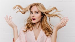 ¡Sin necesidad de peluquero! Los profesionales revelan los tratamientos más efectivos contra el frizz: cabello de top model en casa