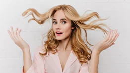 ¡Sin necesidad de peluquero! Los profesionales revelan los tratamientos más efectivos contra el frizz: cabello de top model en casa