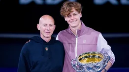 Jannik Sinner reaviva la polémica: ficha de nuevo al preparador físico vinculado a su sanción por dopaje