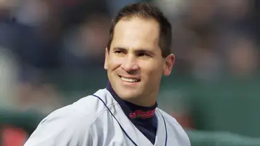 En imágenes: Omar Vizquel sorprende al interpretar un tema de Ozzy Osbourne junto al guitarrista de Taylor Swift En imágenes: Omar Vizquel sorprende al interpretar un tema de Ozzy Osbourne junto al guitarrista de Taylor Swift