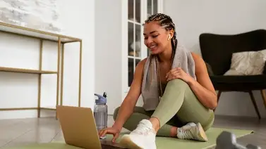 El ejercicio ideal para mayores de 45 años: fortalece piernas y glúteos sin ir al gimnasio El ejercicio ideal para mayores de 45 años: fortalece piernas y glúteos sin ir al gimnasio