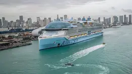 En video: turista muere tras caer al mar desde el crucero más grande del mundo 