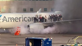 ¡Pánico en Denver! Investigan incendio en un avion de American Airlines: más de 170 personas fueron evacuadas