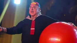 Entre la ovación y el juicio en redes: Villagrán revive a Quico en Perú y genera debate