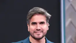 ¡De regreso! Daniel Arenas se deja ver durante concierto de Coldplay: mira quién lo acompañó