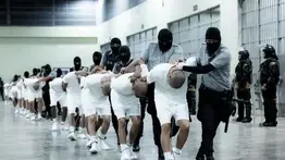 "Si no comíamos, nos golpeaban hasta que lo hacíamos": venezolano relata su experiencia en el CECOT de El Salvador