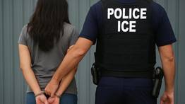 "Me siento vacío": adolescente inmigrante en Chicago relata el dolor causado tras la detención de su madre por el ICE