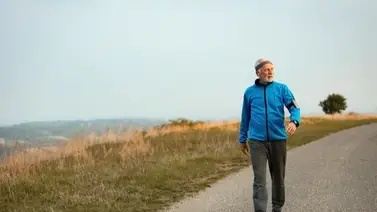 ¿Velocidad o duración? Esta es la mejor forma de aprovechar una caminata: la idea es quemar calorías de verdad y no dañar tu organismo ¿Velocidad o duración? Esta es la mejor forma de aprovechar una caminata: la idea es quemar calorías de verdad y no dañar tu organismo