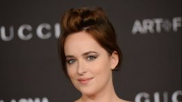 Ni el dinero, ni la fama, ni el amor... La actriz Dakota Johnson revela qué es lo más importante en su vida y lo calcula con un reloj