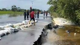Desbordamiento del río Portuguesa: reportan nuevo socavamiento en la carretera  Apure-Guárico