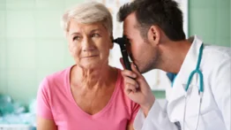 ¡Alerta en vacaciones! Otitis por playas y piscinas: así puedes prevenir esta molestia en tus oídos y evitar tratamientos médicos indeseables durante tu descanso