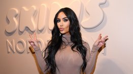 ¡Agotado! Kim Kardashian lanza un nuevo accesorio facial y causa impacto en redes 