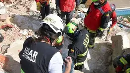 Sobrevivientes bajo escombros responden a rescatistas en La Guaira: videos 