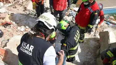 Sobrevivientes bajo escombros responden a rescatistas en La Guaira: videos Sobrevivientes bajo escombros responden a rescatistas en La Guaira: videos
