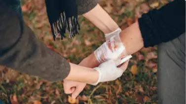 ¿Qué evitar para no infectar heridas y cómo tratarlas correctamente? Guía práctica frente a las lesiones ¿Qué evitar para no infectar heridas y cómo tratarlas correctamente? Guía práctica frente a las lesiones