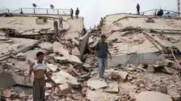Avanza el rescate de Hernán Gil bajo escombros del centro comercial Playa Grande: rescatistas apresuran labores para su extracción