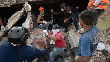 La encontraron con vida tras siete días bajo escombros en La Guaira: así se realizó el milagroso rescate de una joven La encontraron con vida tras siete días bajo escombros en La Guaira: así se realizó el milagroso rescate de una joven