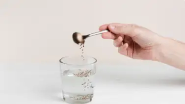 Agua de chía como una aliada natural contra el estreñimiento: así debes tomarla Agua de chía como una aliada natural contra el estreñimiento: así debes tomarla