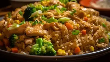 Sencillo y nutritivo: receta de arroz con verduras y pollo al tomillo Sencillo y nutritivo: receta de arroz con verduras y pollo al tomillo
