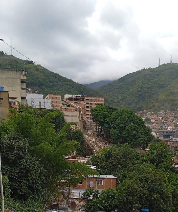 ATENCIÓN: parte del Colegio San Judas Tadeo colapsa este 3 de julio