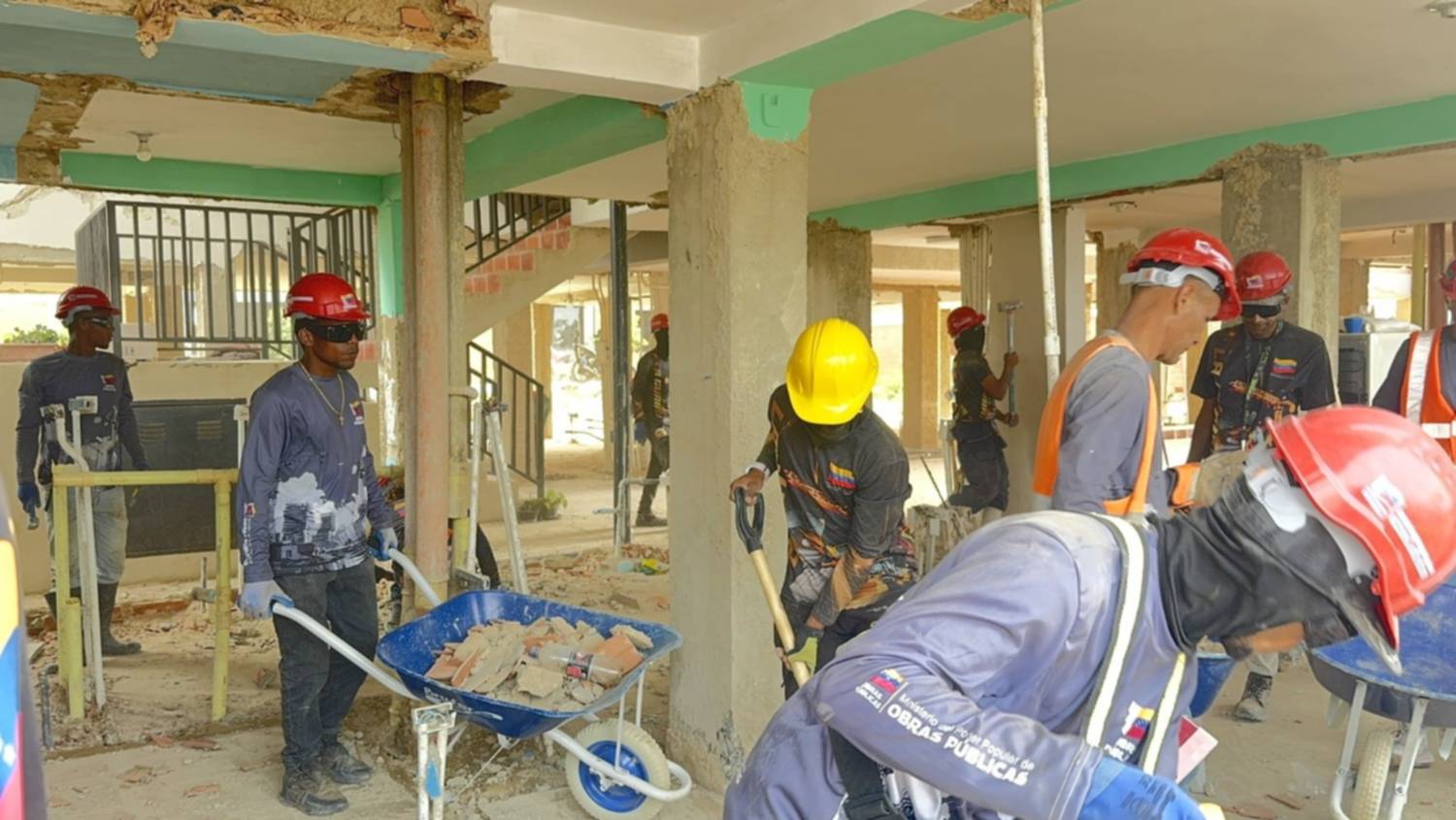 Comienza la reconstrucción de edificios en La Guaira: así van los trabajos en Maiquetía