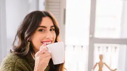 Esta famosa bebida le dará grandes beneficios a tu salud: reduce las posibilidades de sufrir cirrosis y cáncer