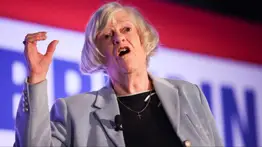 ¿Quién era Ann Widdecombe? La exministra británica asesinada en su casa: esto reveló la policía