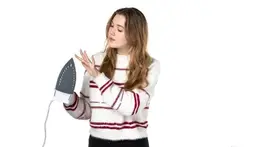 Cuida tu ropa: Trucos para limpiar tu plancha y evitar las manchas