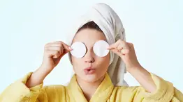 Sin maquillaje: Trucos y hábitos que ayudan a disimular las ojeras 