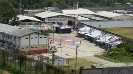 En imágenes: familiares de privados de libertad piden inspección de infraestructura carcelaria tras los sismos