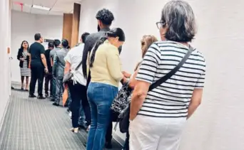 Juicios de inmigración masivos de hasta 100 personas: si no asistes podrías ser deportado de EEUU