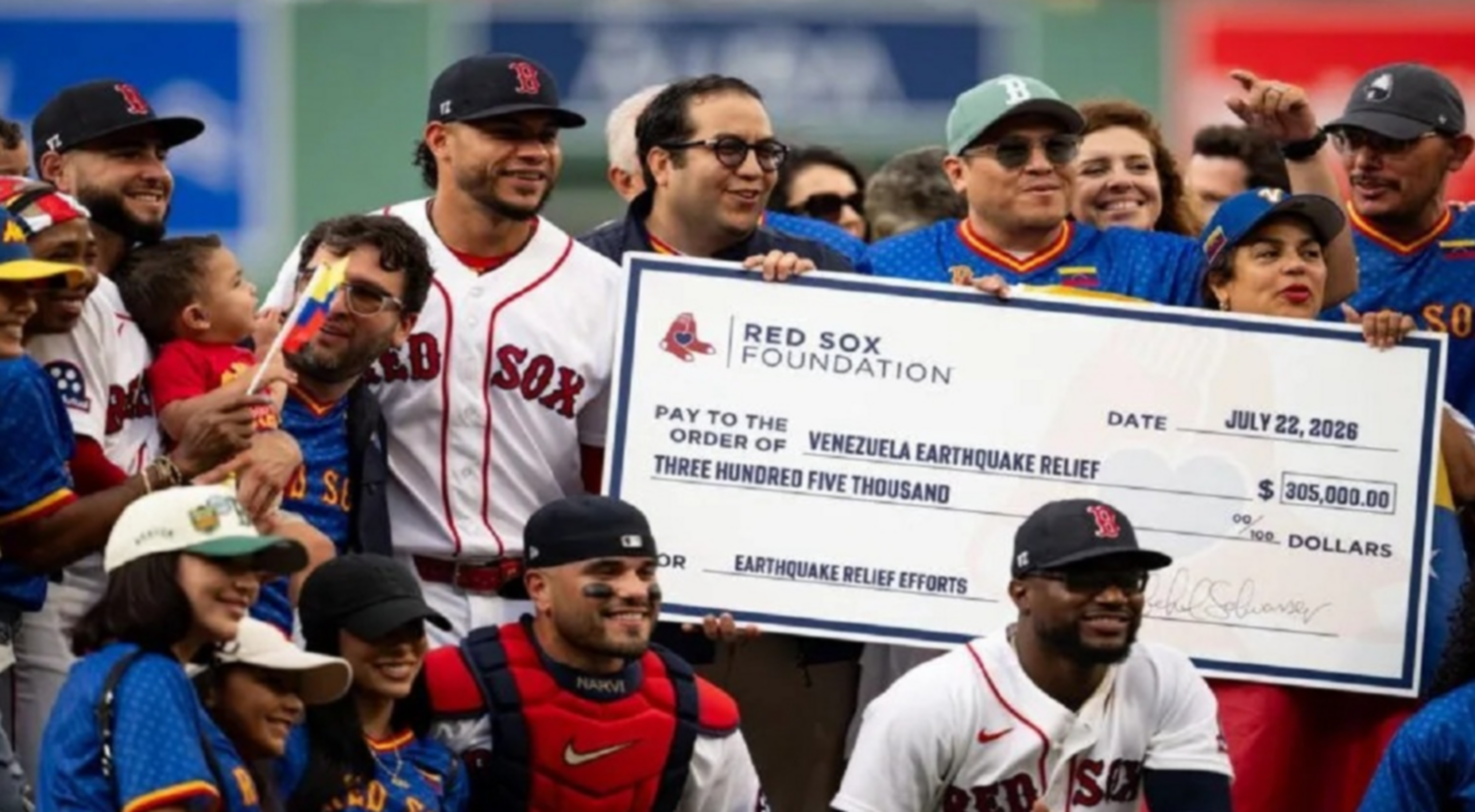 Boston solidario: Medias Rojas entregan 305 mil dólares a las víctimas de los sismos en Venezuela