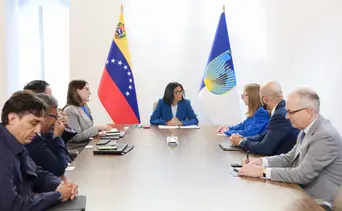 Delcy Rodríguez acuerda hoja de ruta con el BID para reconstrucción de viviendas: los fondos contarán con todos los mecanismos de auditoría