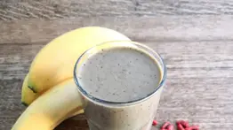 ¿Una bebida energizante ideal para las meriendas? Batido de plátano para pre-entreno. 