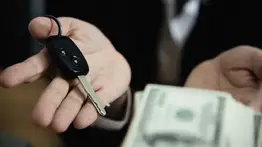 La regla del 20/4/10 en EEUU: cuánto dinero debes ganar al mes para comprar un carro en 2026