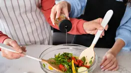 Cena saludable y ligera: 10 minutos son suficiente para elaborar esta saciante ensalada 