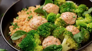 Aprenda a preparar deliciosas croquetas de pollo y brócoli: sabor tradicional con un toque innovador Aprenda a preparar deliciosas croquetas de pollo y brócoli: sabor tradicional con un toque innovador