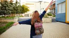 Regreso a clases en Doraville: dónde y a qué hora retirar mochilas escolares gratis este viernes